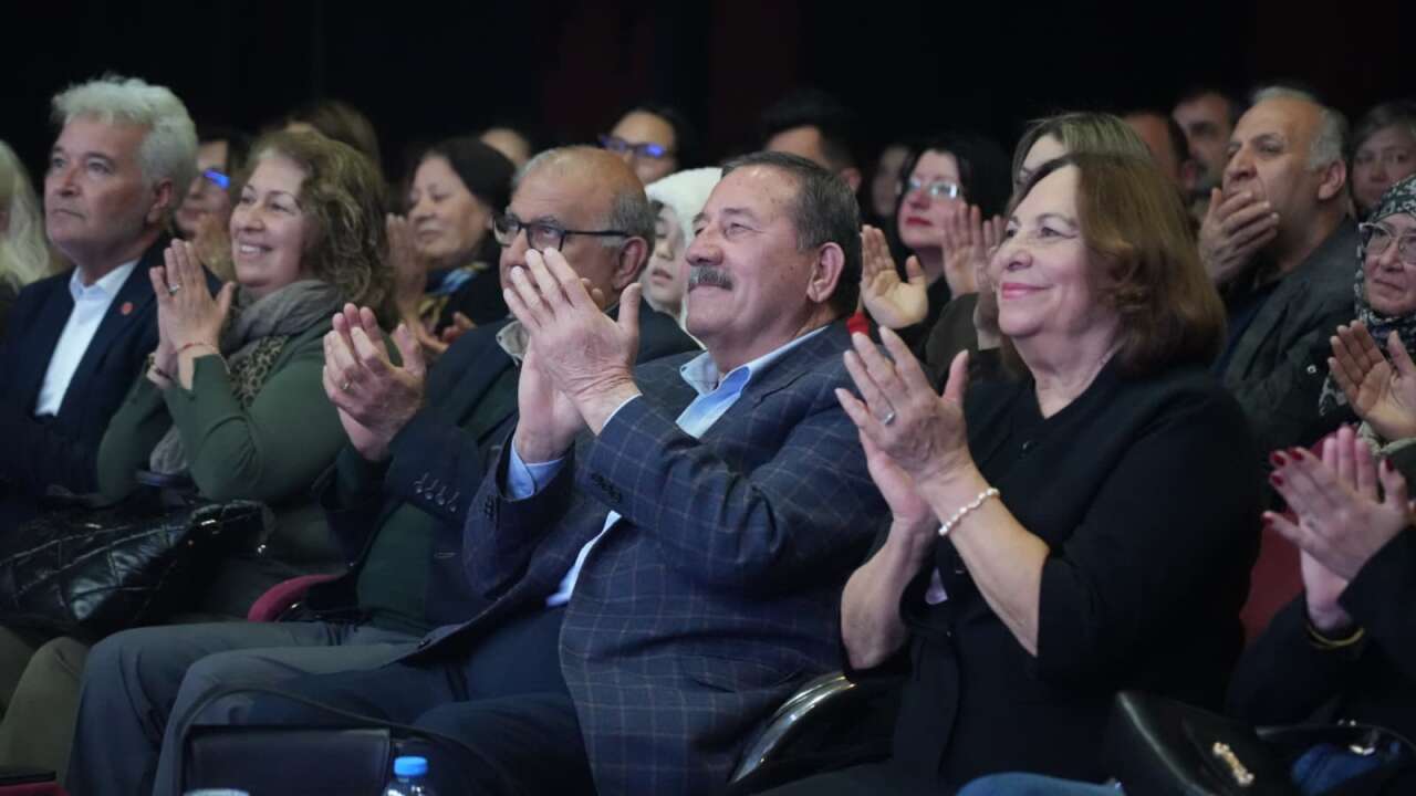 Milas’ta 8 Mart’a Özel Tiyatro: Kadınların Mücadelesi Sahneye Taşındı 5